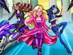 Barbara Fashion Squad Dress Up Game